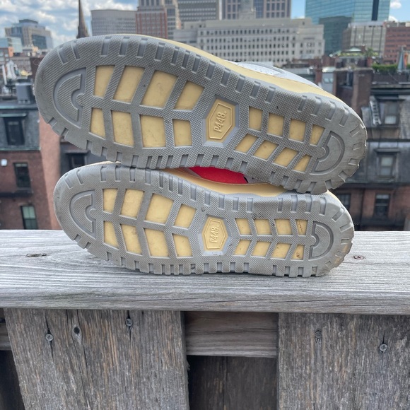 Super cute P448 white, grey, w/sparkly coral, low top sneakers. sz40. - Picture 4 of 12